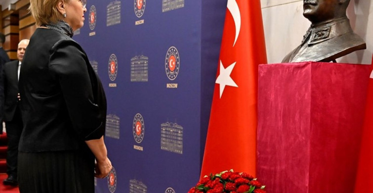 Atatürk, Moskova'da 87. Yıldönümünde Anıldı