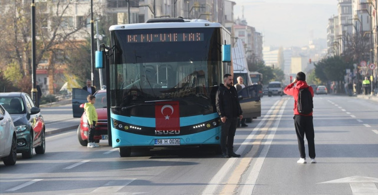 Atatürk'ü Saygıyla Anıyoruz