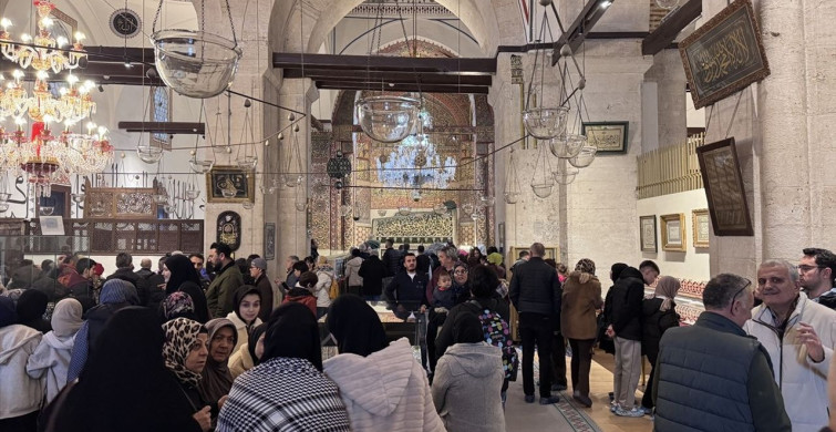 Ateşbaz-ı Veli Türbesi'nde Tuz İkram Geleneği Sürüyor