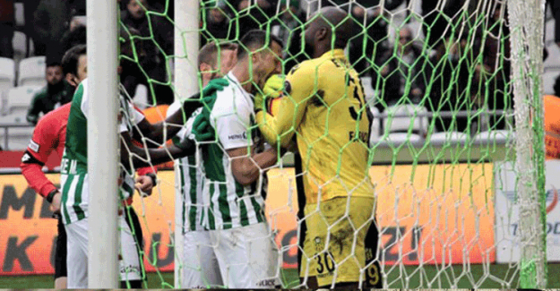 Atiker Konyasporlu Adis Jahovic Malatyaspor Kalecisi Farnolle'nin Elini Isırdı