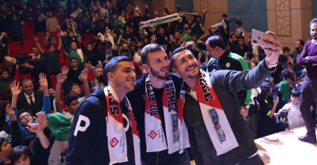 Atiker Konyasporlu Futbolcular Öğrencilerle Bir Araya Geldi!