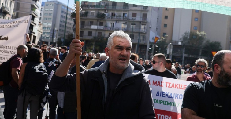 Atina'da Çiftçiler Eylem Düzenledi
