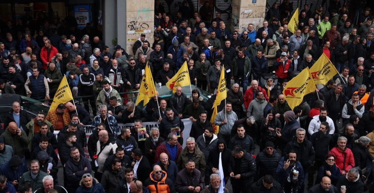 Atina’da Taksicilerden Parlamento'ya Protesto Yürüyüşü