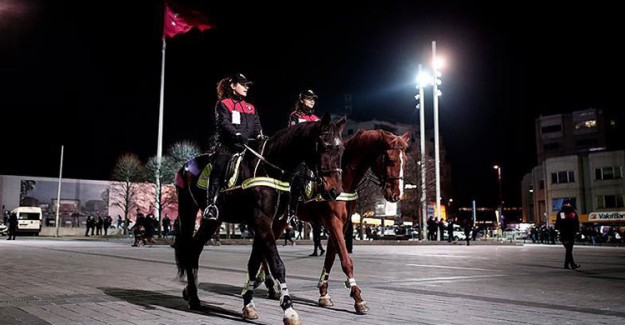 Atlı Polisler İlk Defa Taksim'de Görev Yapıyor