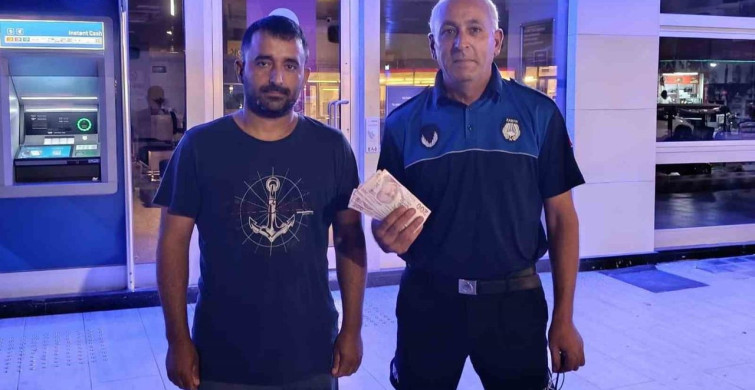 ATM'de unutulan parayı zabıtaya teslim etti