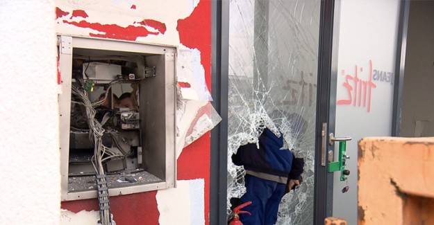 ATM'yi Patlatıp Paraları Çaldılar
