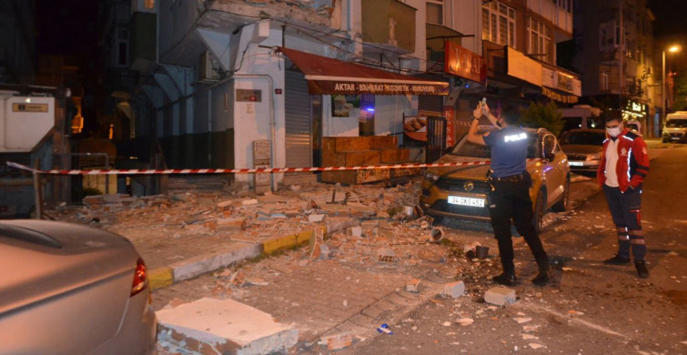 Avcılar'da Binanın Balkonları Çöktü