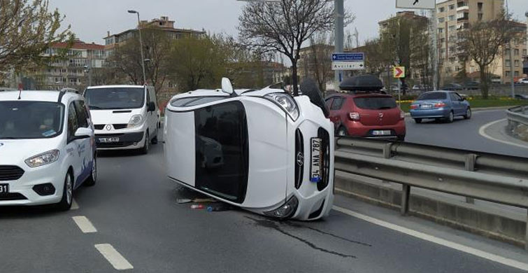 Avcılar’da Bir Otomobil Refüje Çıkıp Bariyerlere Çarptı: 1 Yaralı