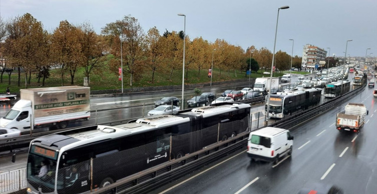 Avcılar'da Metrobüs Arızası Yoğunluk Yaratıyor