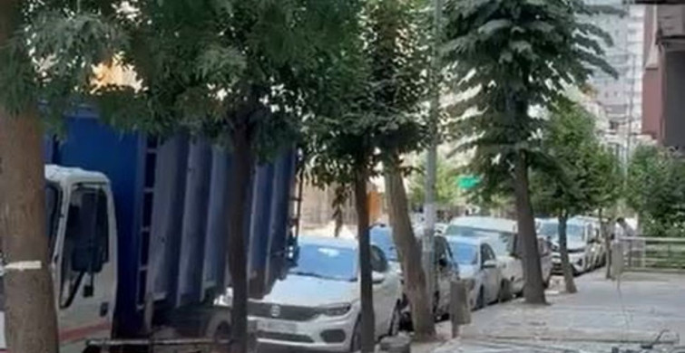 Avcılar'da yıkım hazırlığındaki binadan kontrolsüz atılan molozlar çevreyi tehdit ediyor