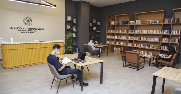 AVM Kütüphanelerine İlgi Yoğun 