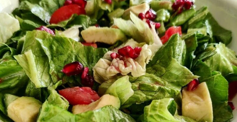 Avokadolu Marul Salatası Tarifi