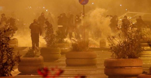 Avrupa Yanıyor! Protestocular Sokağa Çıktı
