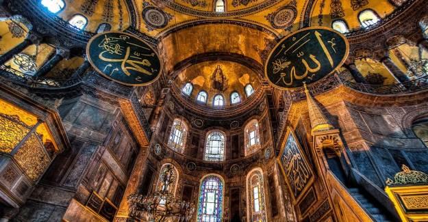 Ayasofya'da Bir Dakikada Açılıp Kapanan Perde Kullanılacak