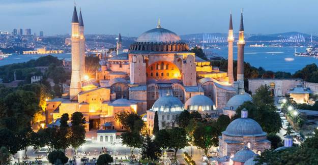 Ayasofya'da Fetih Suresi Okunması Yunan Basınında