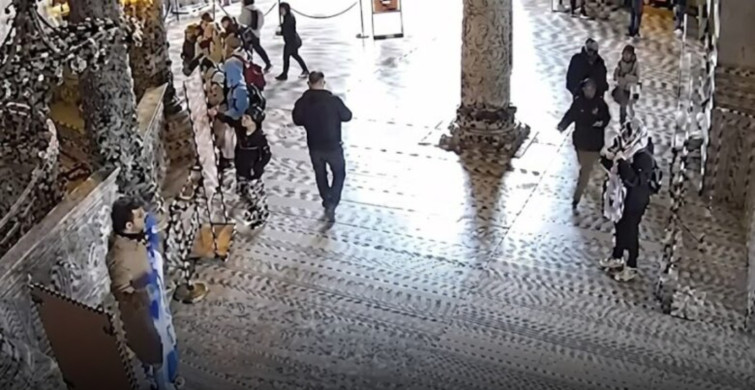 Ayasofya’da Provokatif Bayrak Açan İki Turist Tutuklandı