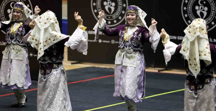 Aydın Büyükşehir Belediyesi Halk Oyunları Ekibi Birinci Oldu