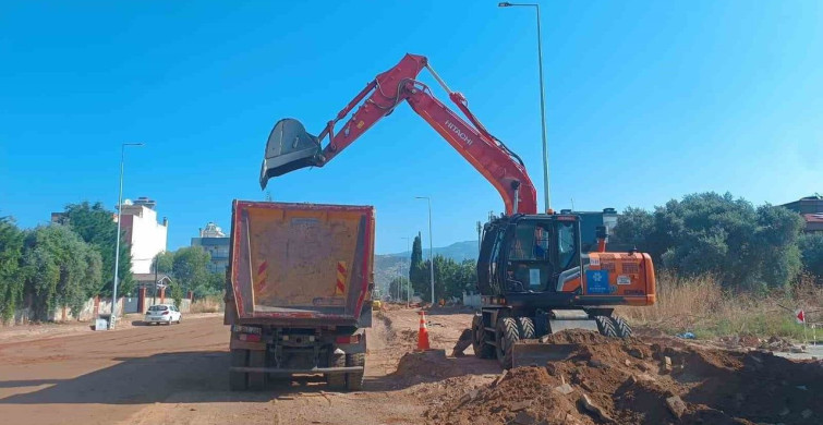 Aydın Büyükşehir'in yol çalışmaları devam ediyor