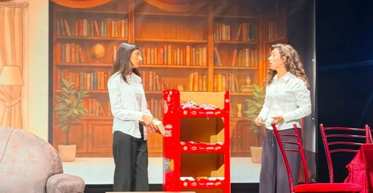 Aydın sosyal bilimler lisesi öğrencileri tiyatro sahnesinde yeteneklerini sergiledi
