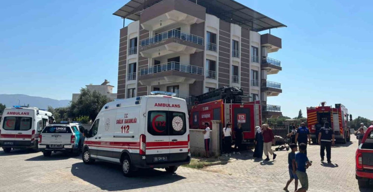 Aydın'da çatı katında yangın: 4 kişi dumandan etkilendi