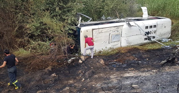 Aydın'da Devrilen Servis Otobüsü Alev Aldı: 20'si Ağır 45 Yaralı