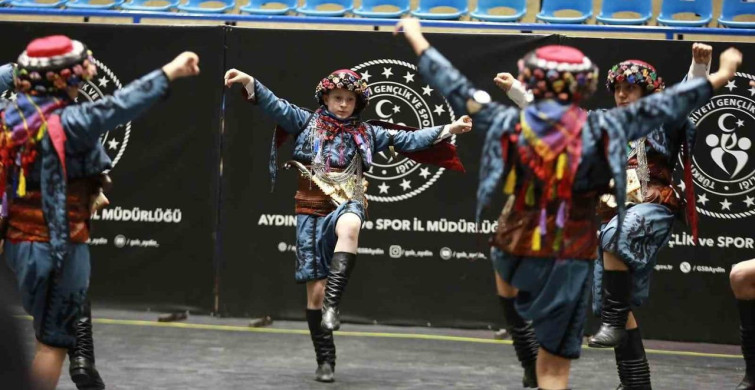 Aydın'da Halk Oyunları Şöleni: Folklor Ekipleri Birincilik İçin Yarıştı