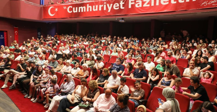 Aydın'da 'Lokanta' oyunu tiyatroseverlerden tam not aldı