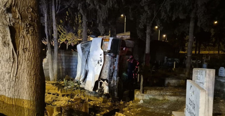 Aydın'da Mezarlıkta Panelvan Kazası