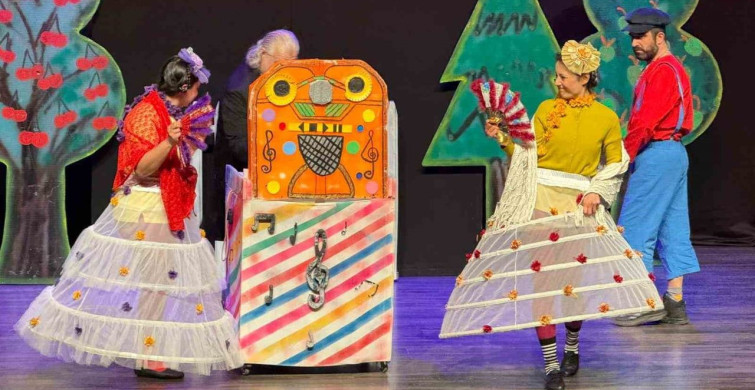 Aydın'da Minikler Tiyatro İle Buluştu