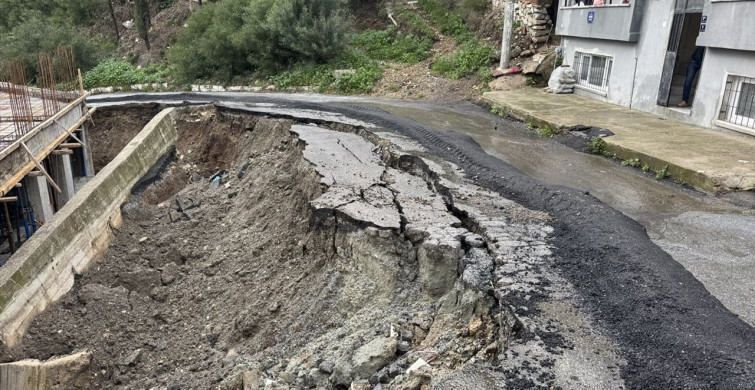 Aydın'da Sağanak Yağış Hayatı Olumsuz Etkiliyor