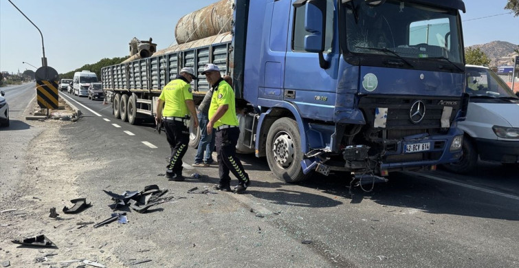 Aydın'da Tır ile Kamyonet Kazası: 3 Yaralı