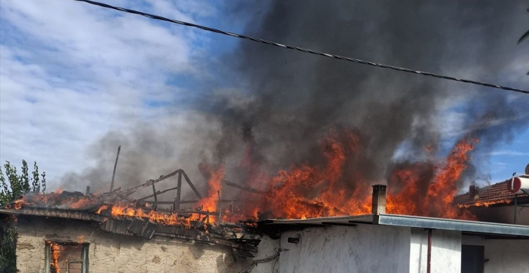 Aydın'da Yangın: Üç Ev Hasar Gördü
