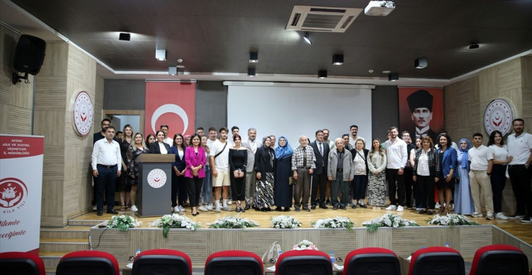 Aydın'da Yarım Asır Evliliği Kutlayan Çiftler Gençlere Tecrübelerini Aktardı