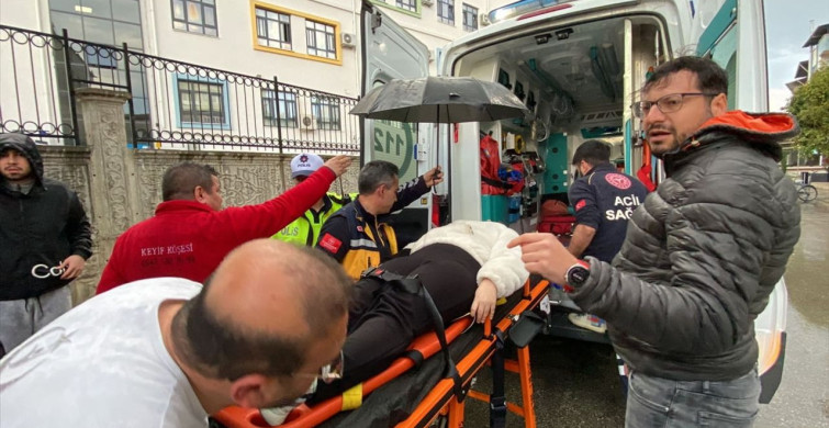 Aydın'daki Kazada Yaralanan Motosikletli Kadına Destek