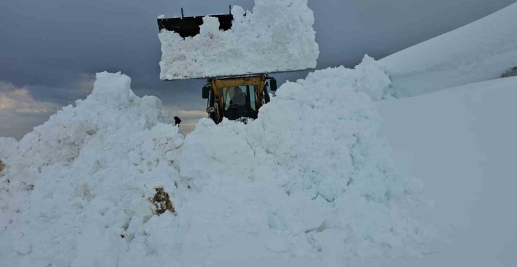 Aydınlar Beldesi'nde Karla Mücadele Çalışmaları Devam Ediyor