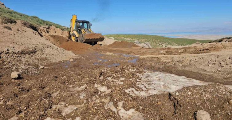 Aydınlar’da dağcılara büyük kolaylık: Süphan Dağı’nda yol açma çalışması