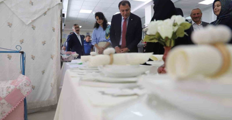Aydıntepe Yıl Sonu Sergisi Açıldı