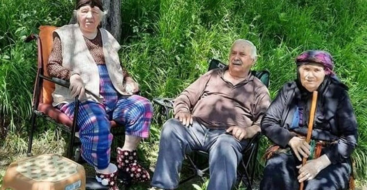Aynı Aileden 3 Kişi 1 Haftada Koronavirüsten Hayatını Kaybetti