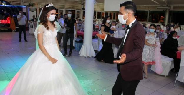 Aynı Makyaj Malzemesini Kullanan 35 Kişiye Virüs Bulaştı