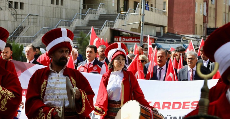 Ayşe Ezer: Mehter Takımında Davul Çalan Tek Kadın