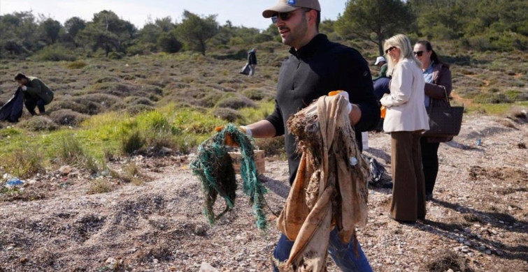 Ayvalık Adaları Tabiat Parkı'nda Kıyı Temizliği Gerçekleştirildi