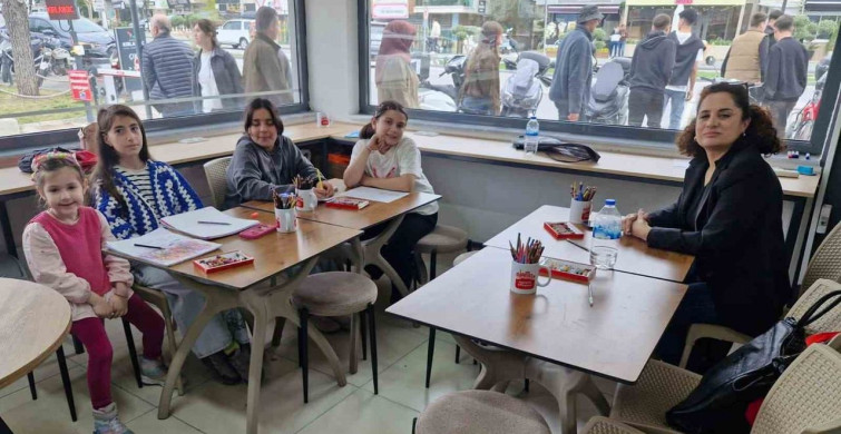 Ayvalık Belediyesi’nin Resim Atölyeleri Büyülü Bir Dünya Sunuyor