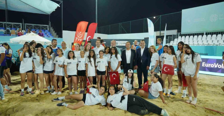 Ayvalık, dünya plaj voleybolu heyecanına ev sahipliği yaptı
