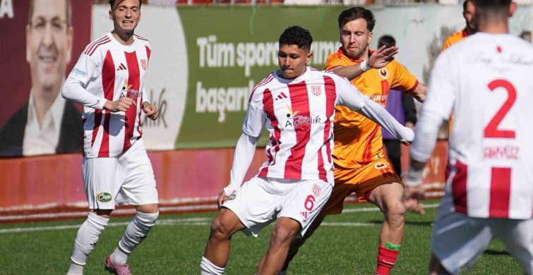 Ayvalıkgücü Belediyespor'un Yıldızı Emirhan Boz