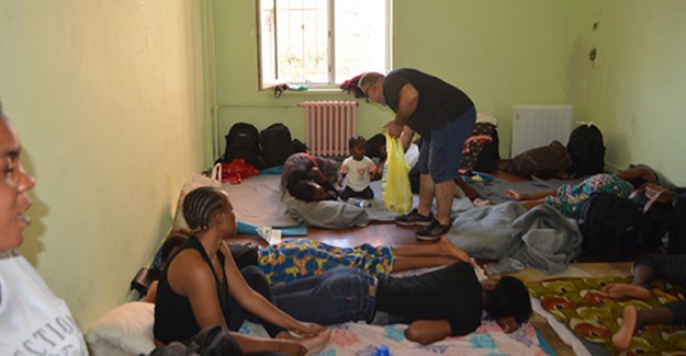 Ayvalık'ta 49 Kaçak Göçmen Yakalandı