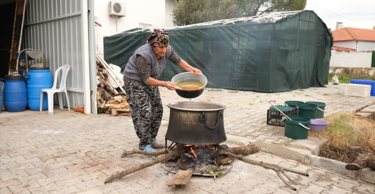 Ayvalık'ta Kadın Emeği ile Üretilen Kozalak Şurubu