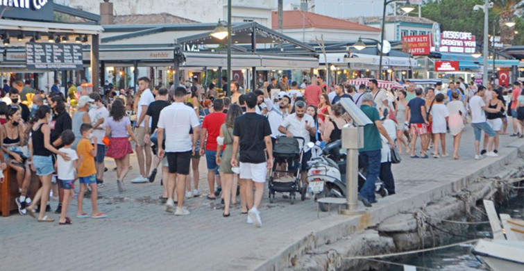 Ayvalık’ta Tatilci Akını! Girişler Durdu