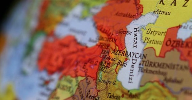 Azerbaycan İran'a Sınırını Kapattı