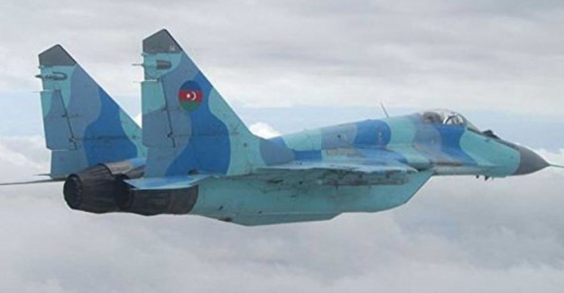 Azerbaycan'da Düşen Uçak İçin Türkiye'den Uzman Ekip Davet Edildi