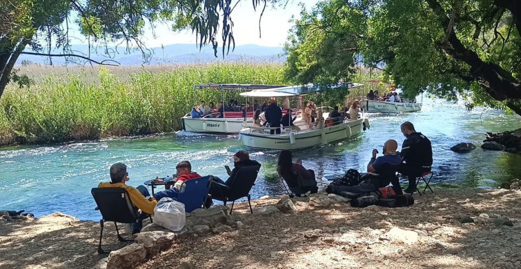 Azmak Nehri'nde Tekne Turu Yoğunluğu Artıyor